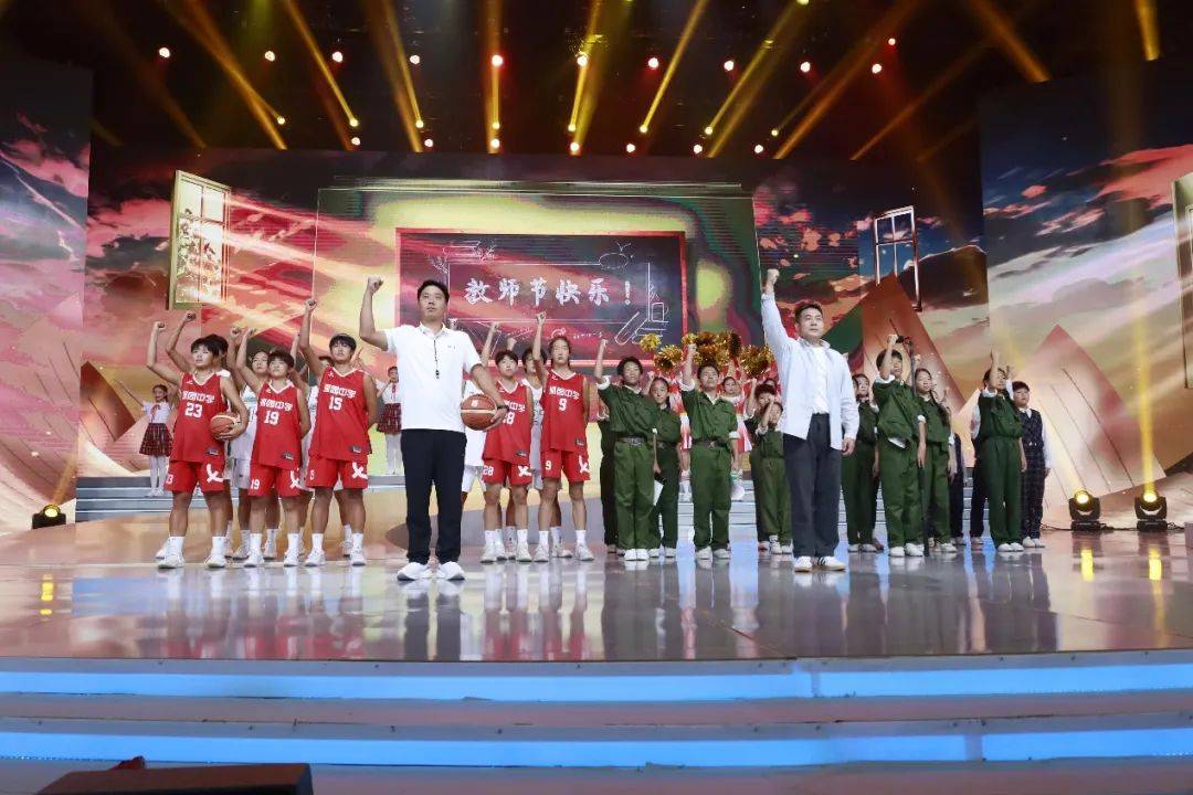 赵朋飞 | 以体育人，带领女篮九折桂冠