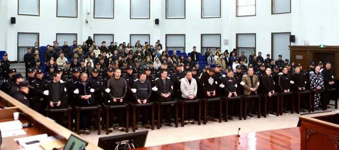 浙江“高启强”被称杭州土方皇帝，四年敛财40亿人民币！