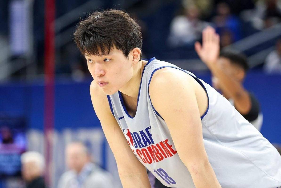 靠在美国卖假中餐，年销 200 亿人民币，买下NBA球队成杨瀚森老板