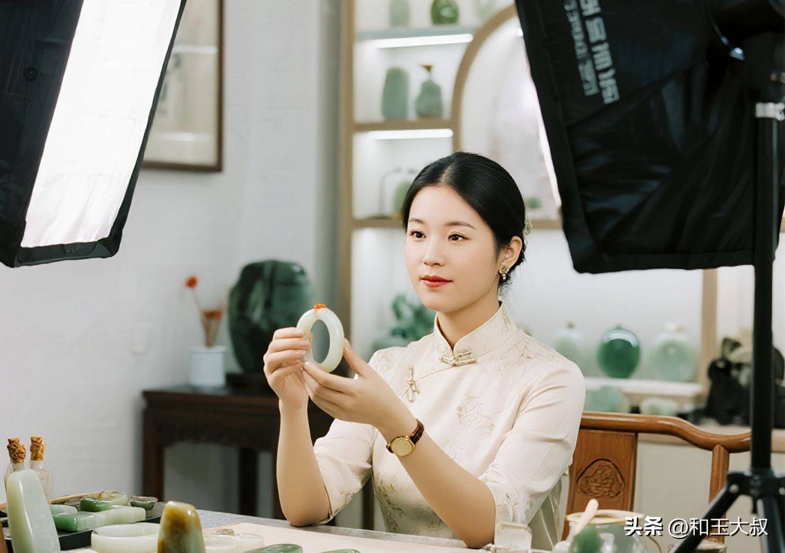 年入百万会讲故事，濒临破产只卖真货，和田玉行业劣币逐良币！