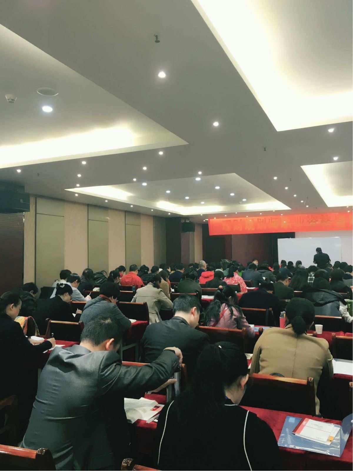 理财规划师培训多少钱(理财规划师去哪里报名培训)
